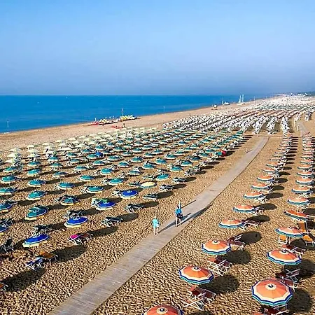 Colourful And Practical Flat In Hotel Bibione